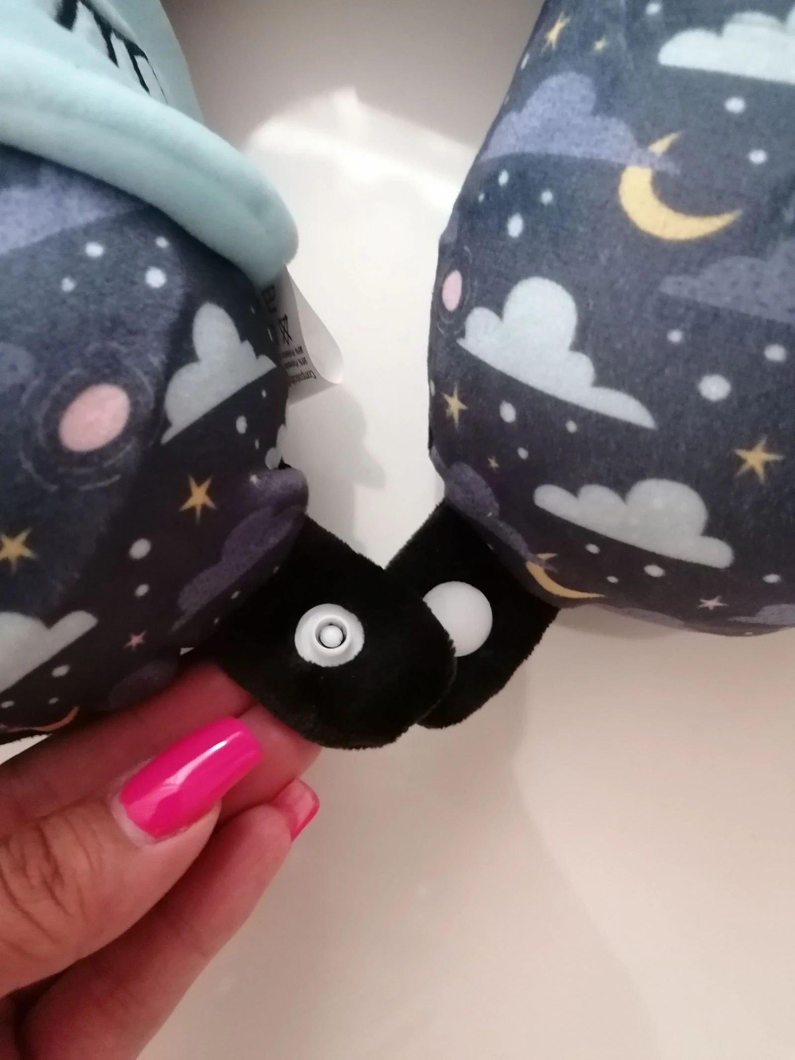 Travel pillow with eye cover – photo 4